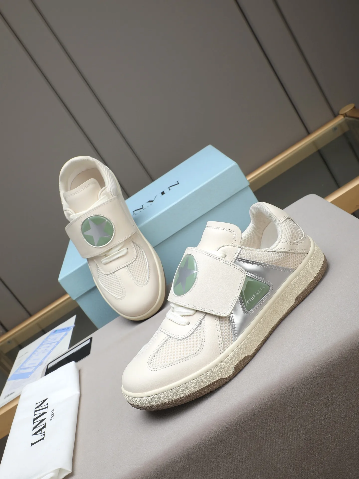 Men's shoes 💰600 [LANVIN] The latest fashionable item! High quality CLAY series‼ ️ The latest trendy products of the season 🌈Many bloggers have planted grass and purchased the original open-mold customization. The upper and outsole are sewn with mark threads without edge sealing. Multiple material splicing combination design. Very versatile for fashionable and casual wear. Comfortable on the feet. Self-recommended. Upper cowhide + cow suede + breathable mesh lining. Foot-padding cowhide. Exclusive original open-mold clear logo rubber outsole ⚠️38-44 (customized for 45)